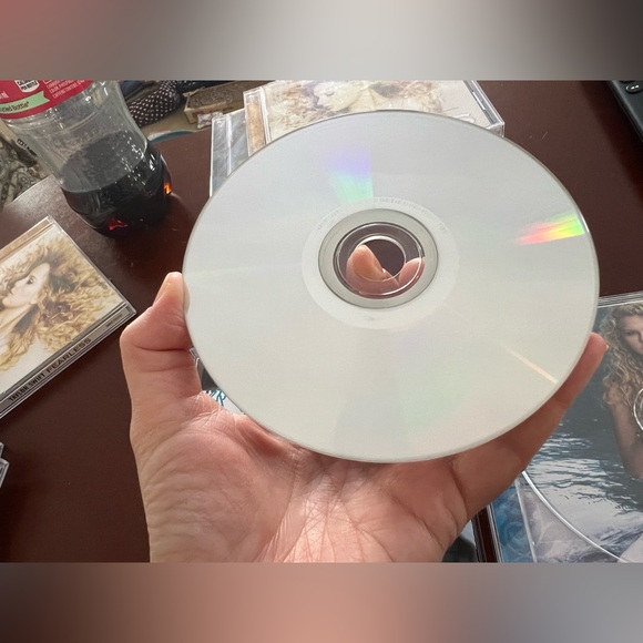 Taylor Swift Fearless CD with cd poster - Picture 6 of 6